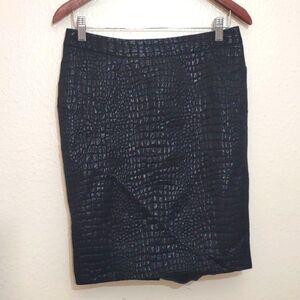 SLIGHTLY USED WORTHINGTON SIZE 4 BLACK SKIRT HAS REPTILE PATTERN
